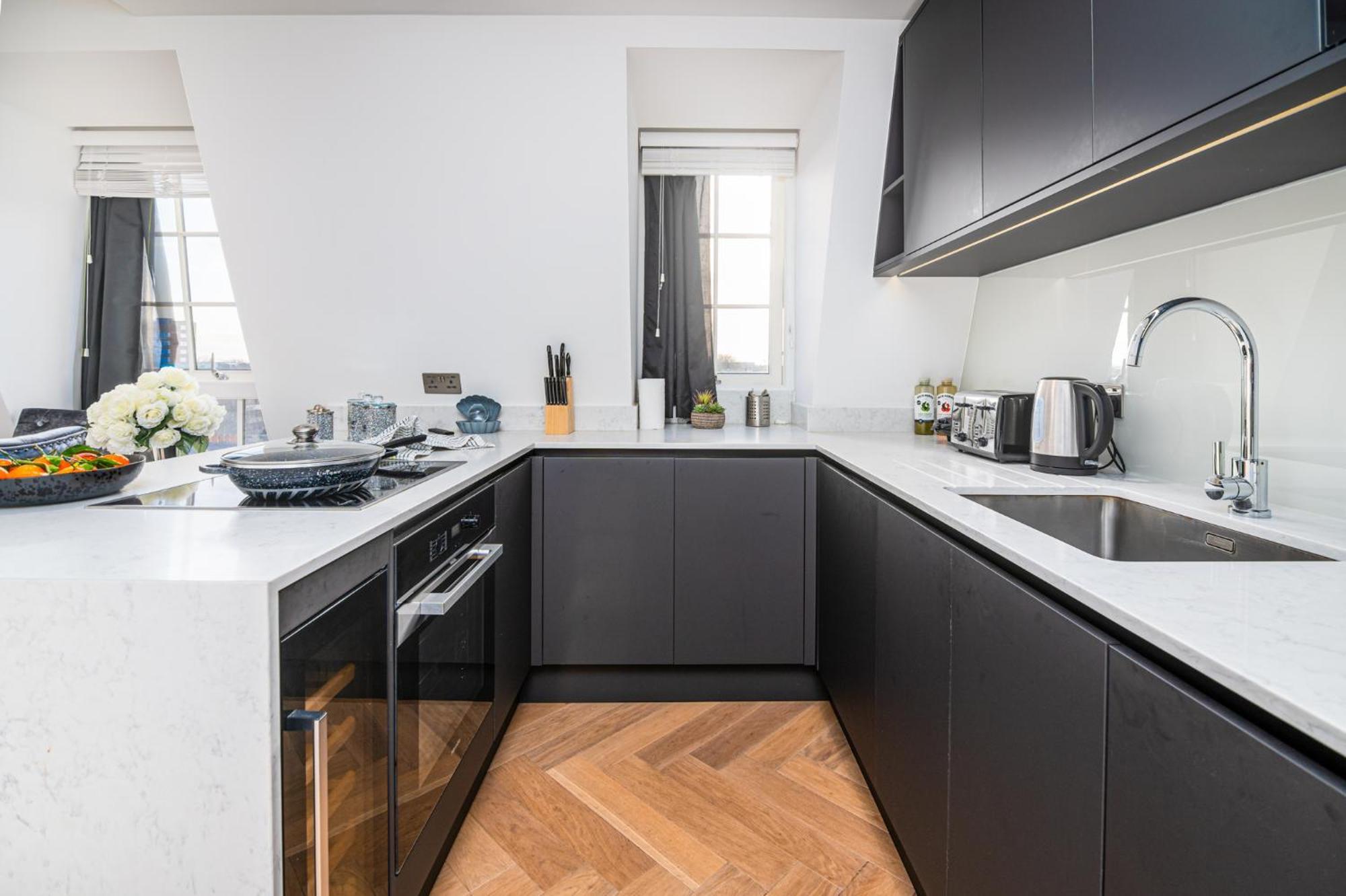 Stunning 1-Bedroom Penthouse In Marble Arch 72 Лондон Экстерьер фото