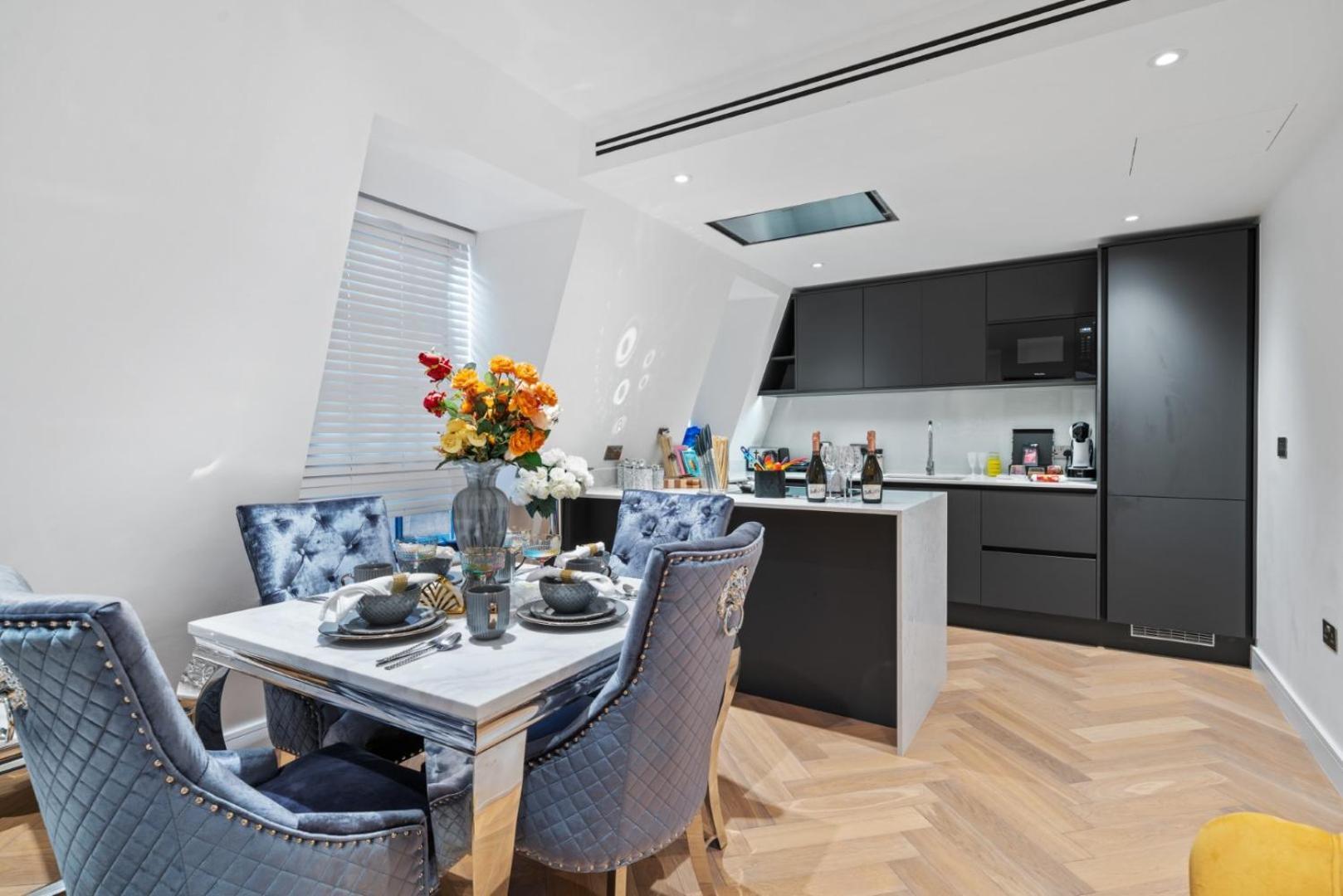 Stunning 1-Bedroom Penthouse In Marble Arch 72 Лондон Экстерьер фото