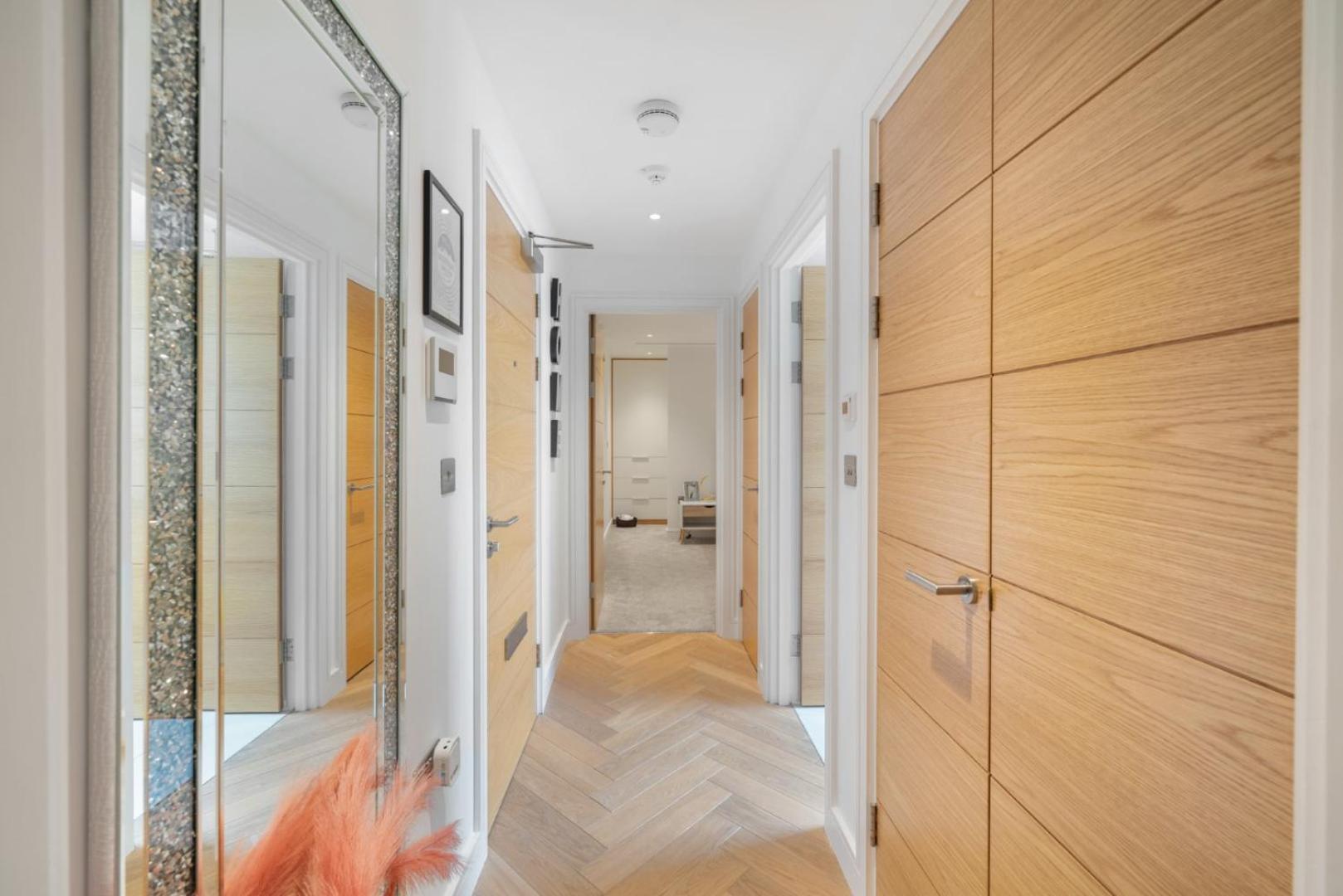 Stunning 1-Bedroom Penthouse In Marble Arch 72 Лондон Экстерьер фото